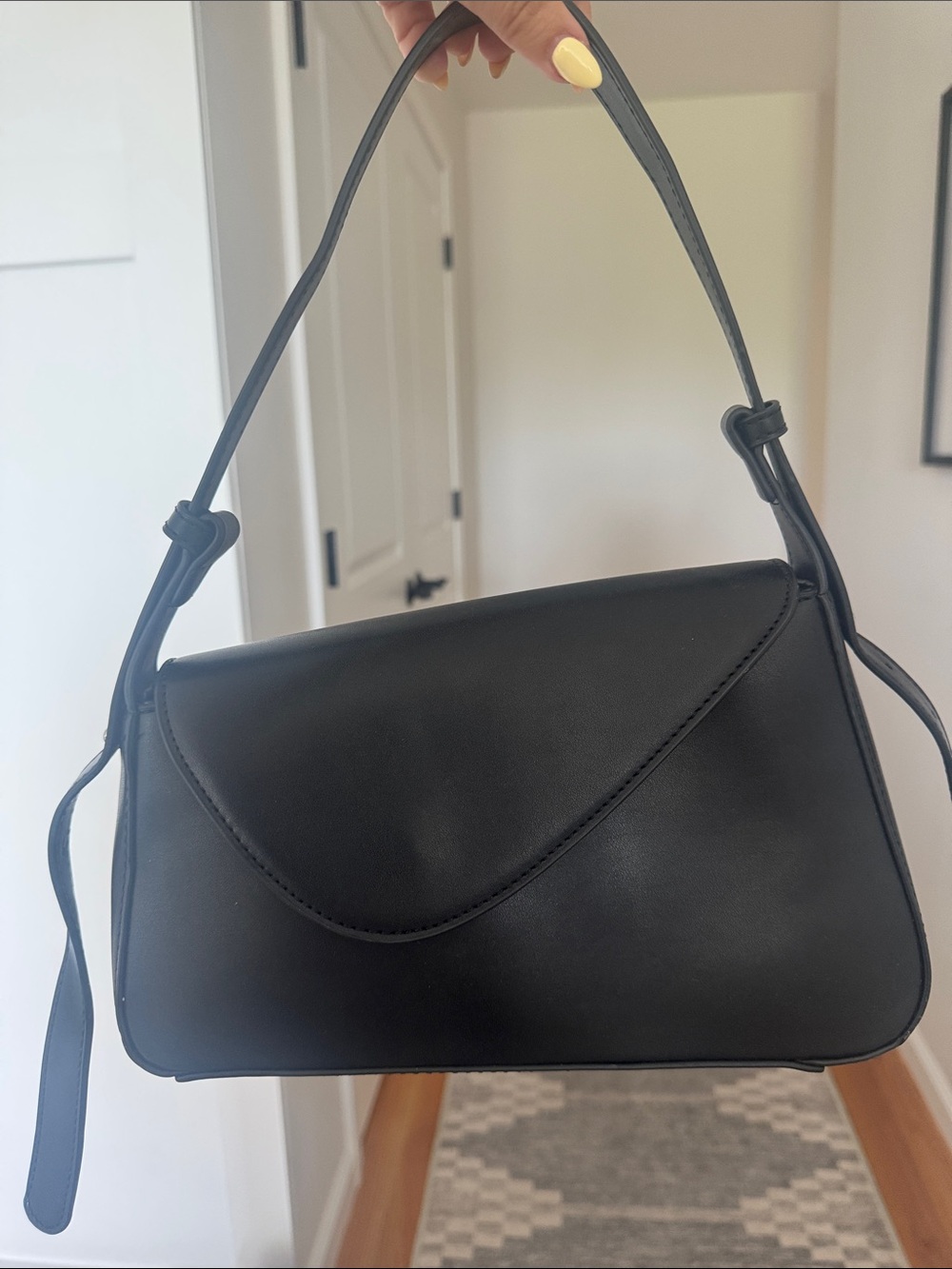 Black adjustable shoulder trendy purse